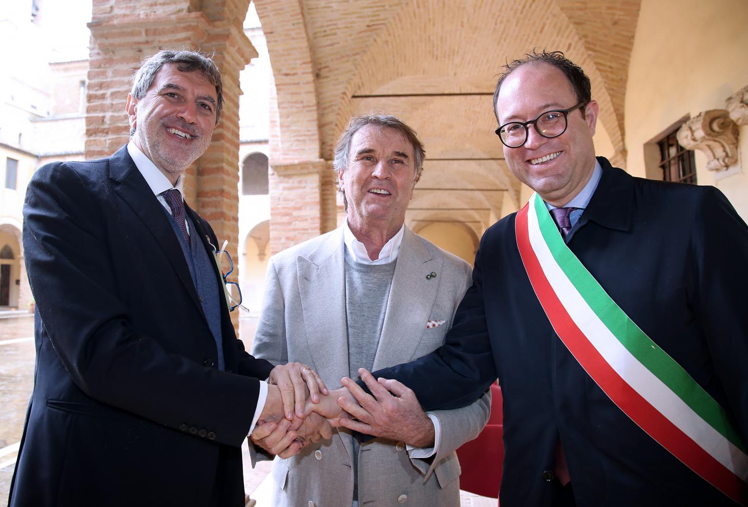 Industria Abruzzo: Marsilio, a Penne investimenti su produzione di alta moda maschile