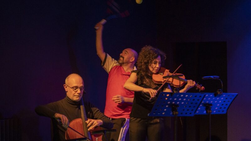 Andrè apre la stagione del Piccolo Teatro Impertinente di Foggia con musica dal vivo e drammaturgia sportiva l’8 e 9 novembre 2025