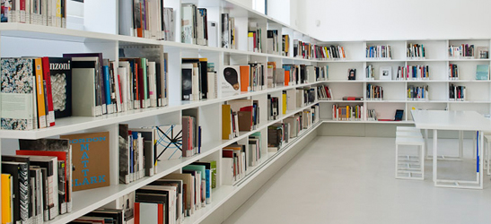 Una delegazione di Puglia di destra incontra il Sindaco Metta: al centro dell’incontro la proposta di trasferire e rilanciare la Biblioteca comunale.