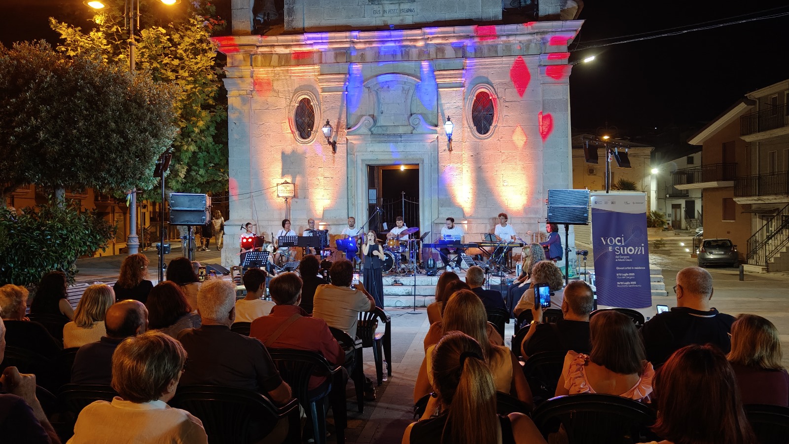 Giovani artisti rinnovano la tradizione popolare dauna : successo per Voci e suoni dal Gargano ai Monti Dauni