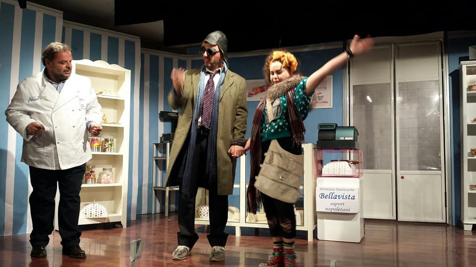 A Vieste in scena Questi fantasmi!: le anime inquiete di Eduardo aleggiano nell’Adriatico il 5 marzo 2026 sul palco del CineTeatro