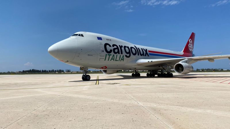 Atterrato all’aeroporto di Bari un Boeing 747 cargo dalla Cina con 65 tonnellate di DPI acquistati dalla Regione Puglia