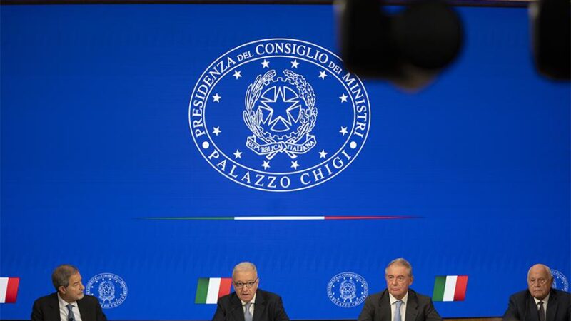 Il Consiglio dei Ministri ha approvato le misure urgenti per contrastare i fenomeni di violenza nei confronti di tutti gli operatori socio-sanitari. E’ stato introdotto anche il reato di danneggiamento commesso all’interno o nelle pertinenze di strutture sanitarie o socio-sanitarie residenziali o semiresidenziali pubbliche e private