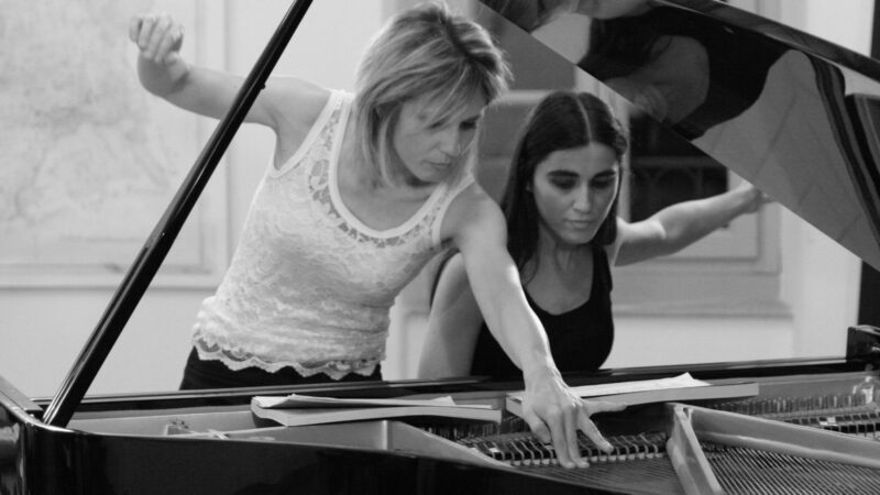 Concerto aperitivo il 13 ottobre 2024 nella Sala Fedora del Teatro Giordano di Foggia : in viaggio tra le due Americhe col Duo Maclé