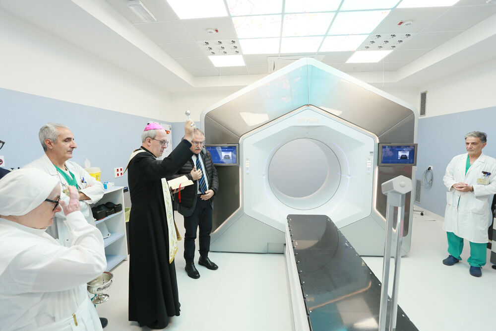 Radioterapia con IA a Casa Sollievo della Sofferenza di San Giovanni Rotondo: è il quarto Ospedale in Italia ad avere questo innovativo macchinario