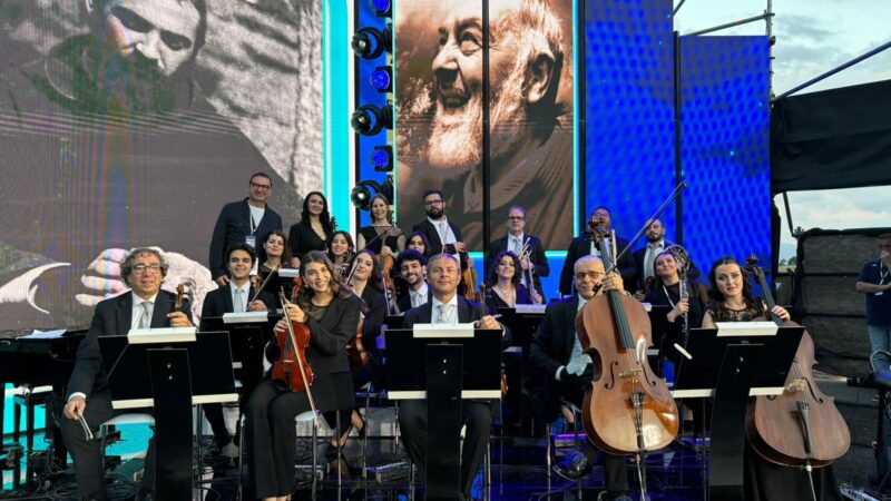 L’Orchestra foggiana Ico Suoni del Sud mercoledì 3 luglio 2024 in prima serata su Rai1 con Mara Venier a Una voce per Padre Pio