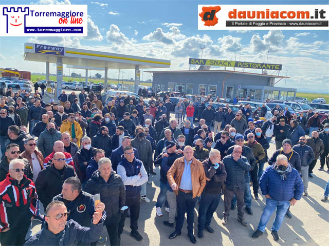 Dopo della manifestazione del 13 febbraio gli autostrasportatori della Capitanata sono pronti al blocco totale se non ci saranno risposte istituzionali entro il 17 febbraio 2022 e successivamente si manifesterà a Roma